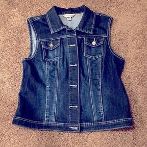 CHRISTOPHER & BANKS JEAN VEST. SIZE SMALL. NICE BUTTONS. EUC